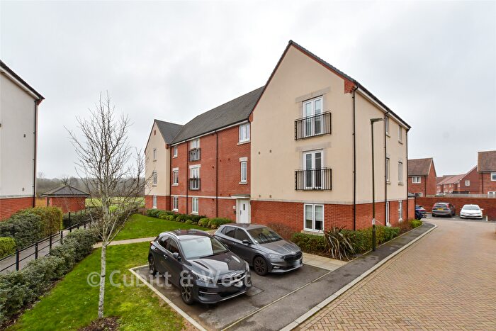 2 Bedroom Apartment For Sale In Dowlen Close, Crawley, West Sussex, RH10