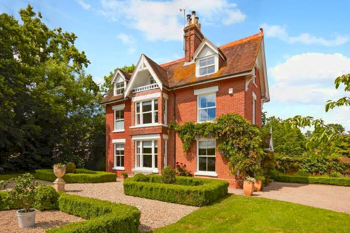 5 Bedroom Detached House For Sale In Frittenden Road, Staplehurst, Kent, TN12