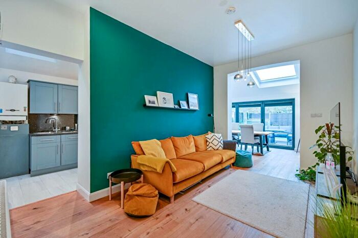 2 Bedroom Flat To Rent In Guildford Avenue, Surbiton, KT5