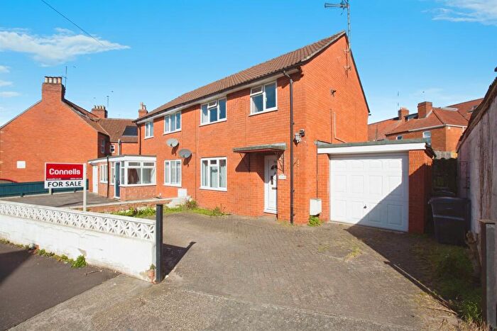 3 Bedroom Semi-Detached House For Sale In Manor Road, Yeovil, BA20