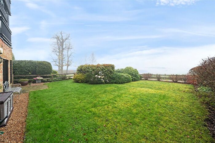 2 Bedroom Flat For Sale In Main Road, Knockholt, Sevenoaks, Kent, TN14