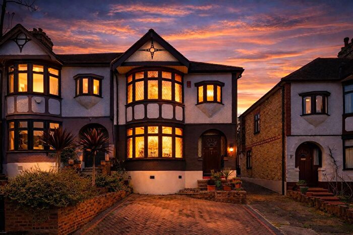 3 Bedroom End Terrace House For Sale In East View, Highams Park, E4