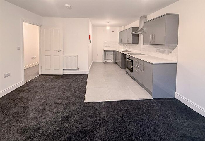 2 Bedroom Flat For Sale In Queens Road, Hastings, TN34