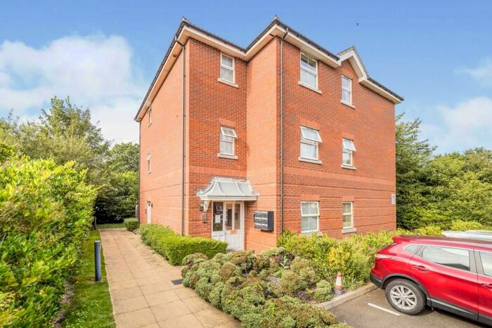 2 Bedroom Flat To Rent In Piper Way, Ilford IG1