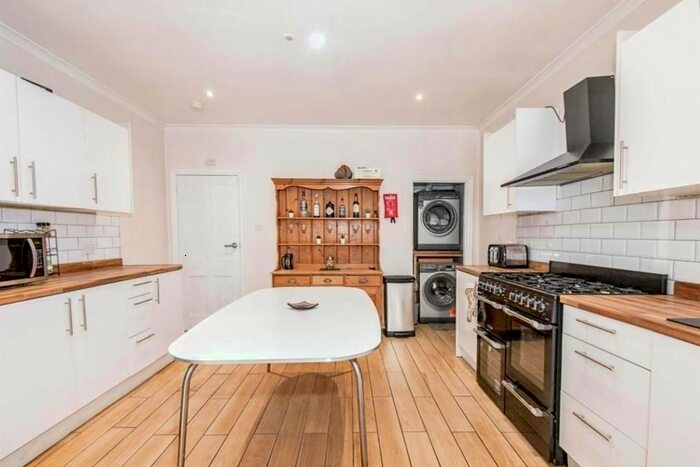 4 Bedroom Detached House For Sale In Paynes Road, Southampton, Hampshire, SO15