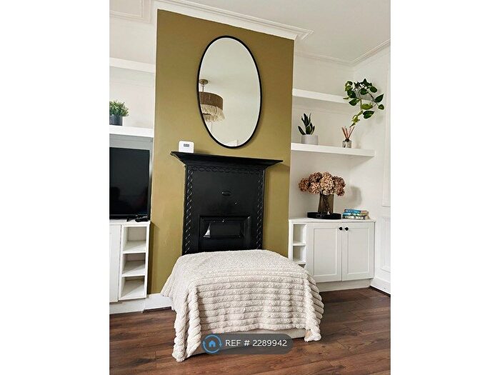 3 Bedroom Terraced House To Rent In Loring Road, Isleworth, TW7