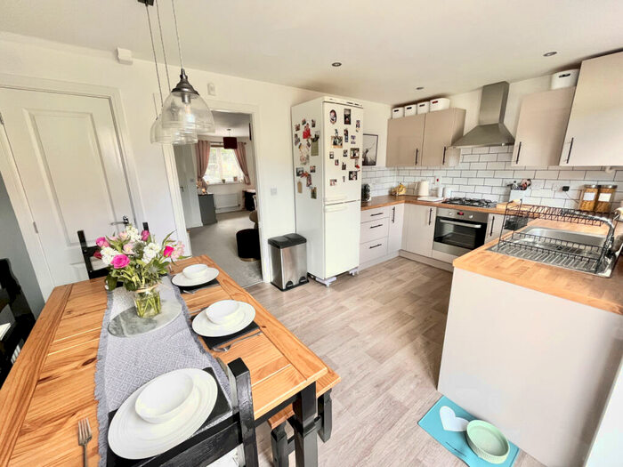 3 Bedroom End Of Terrace House For Sale In Duncan Drive, GL15