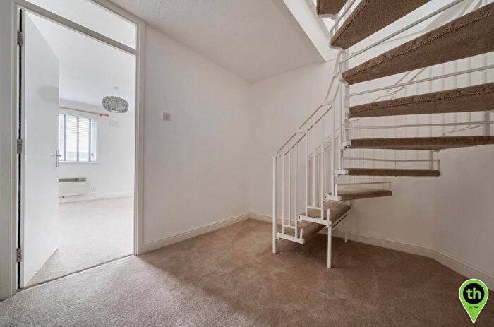 2 Bedroom Apartment To Rent In Springwood Crescent, Edgware, HA8