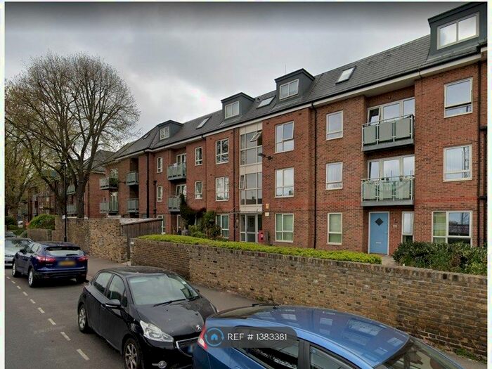 2 Bedroom Flat To Rent In Plaistow, London, E13