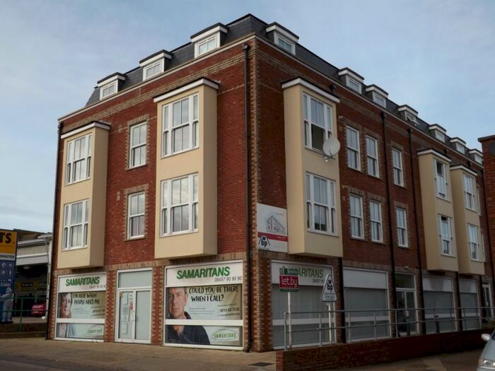 2 Bedroom Flat To Rent In South Street, Newport, PO30