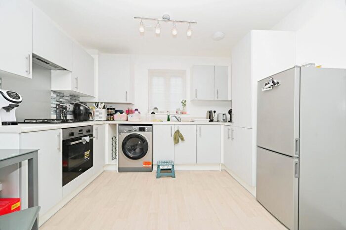 2 Bedroom Flat For Sale In Cresswell Edge, Houghton Regis, Dunstable, Bedfordshire, LU5