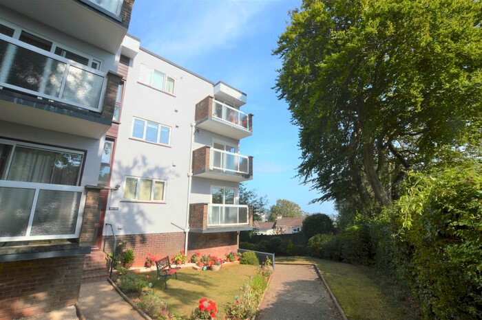 2 Bedroom Flat To Rent In St. Vincents Road, Torquay, TQ1