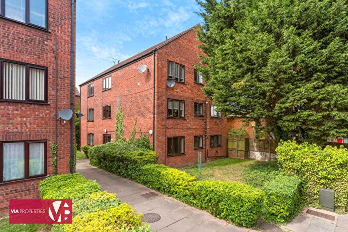 1 Bedroom Flat For Sale In Silverfield, Broxbourne, EN10