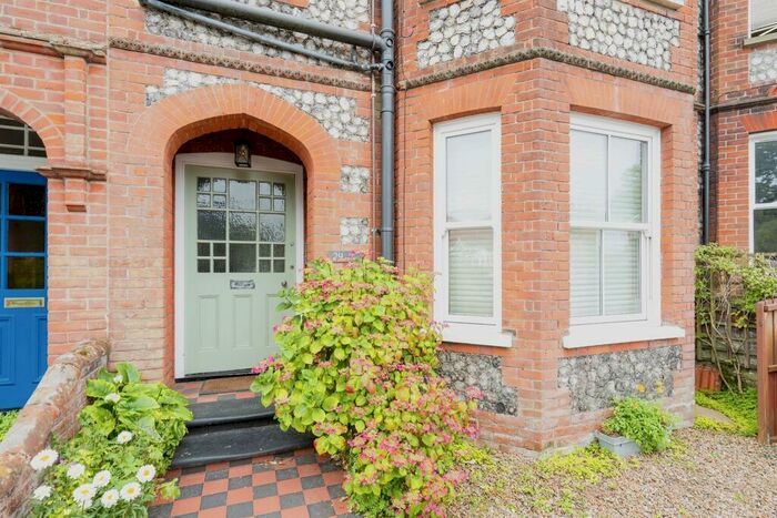 2 Bedroom Apartment To Rent In Vicarage Road, Cromer, NR27