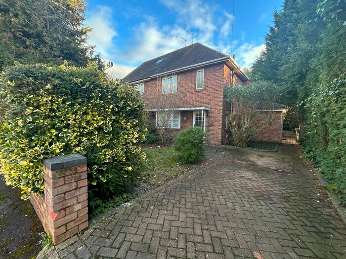 3 Bedroom Semi-Detached House To Rent In Edmondscote Road, Leamington Spa, CV32