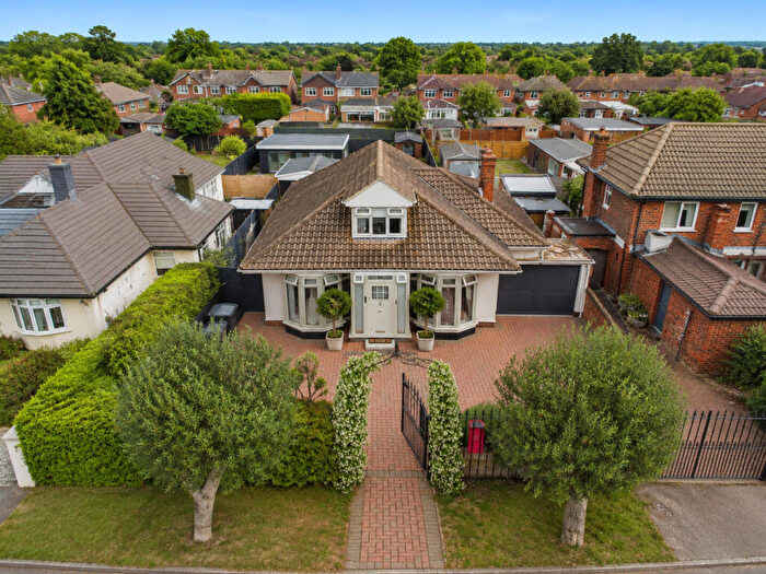 3 Bedroom Detached House For Sale In The Parkway, Canvey Island, SS8