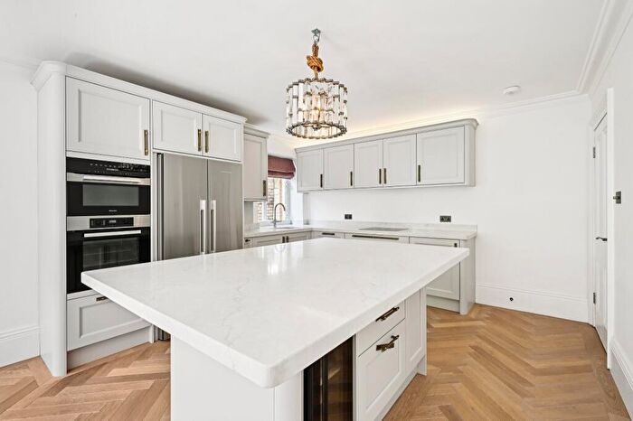 3 Bedroom Flat To Rent In Drayton Gardens, London, SW10