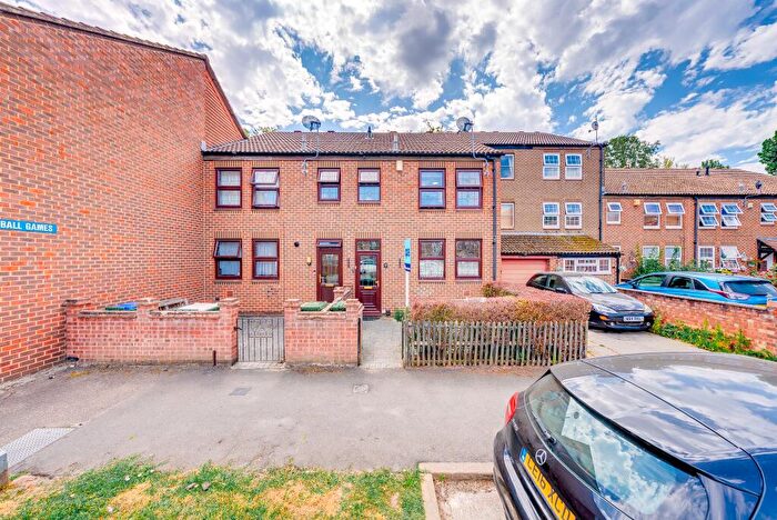 3 Bedroom Terraced House For Sale In Fieldfare Road, London, SE28