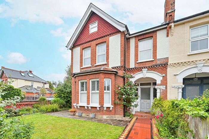 1 Bedroom Flat For Sale In Richmond Road, North Kingston, Kingston Upon Thames, KT2