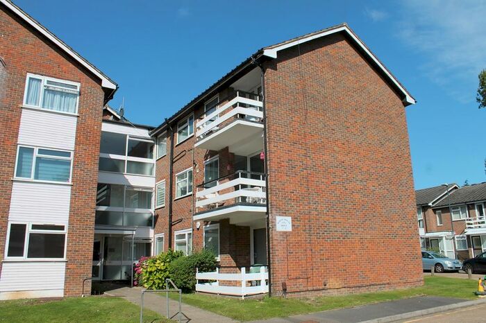 3 Bedroom Flat To Rent In White House Drive, Stanmore, HA7