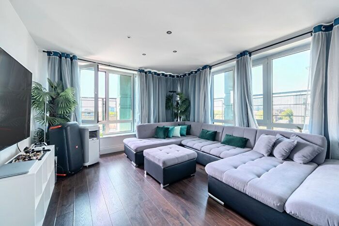 2 Bedroom Flat For Sale In Beckford Close, Warwick Road, London, W14