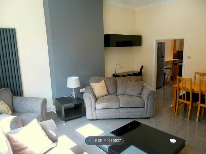 4 Bedroom Flat To Rent In Bedford Hill, Balham, SW12