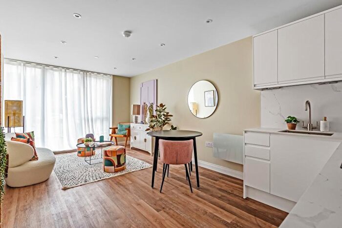 1 Bedroom Apartment To Rent In Power Close, GU1