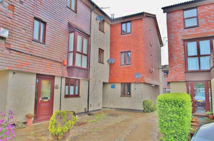 1 Bedroom Flat To Rent In Buttermere Close, Morden SM4