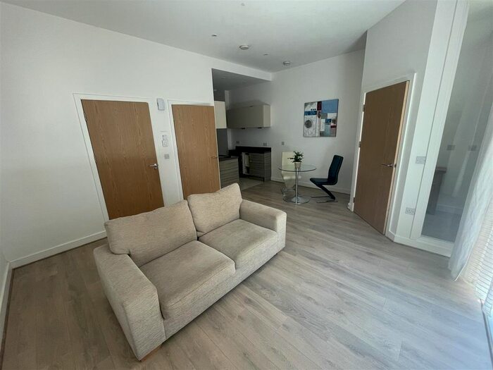 1 Bedroom Flat To Rent In Millennium Promenade, Bristol, BS1