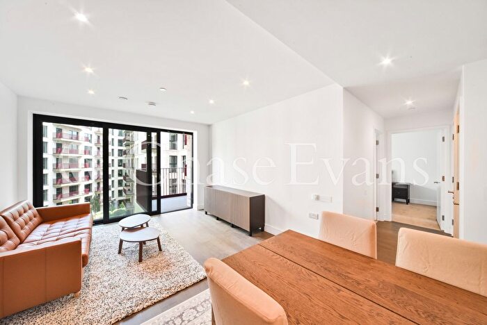 2 Bedroom Flat To Rent In Heygate Street, Elephant And Castle, London, SE17