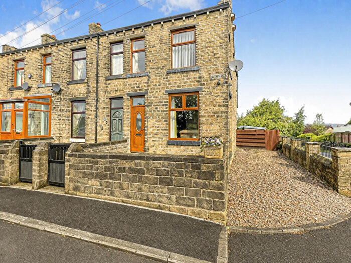3 Bedroom End Of Terrace House For Sale In Quarry Road, Crosland Hill, Huddersfield, Kirklees, HD4