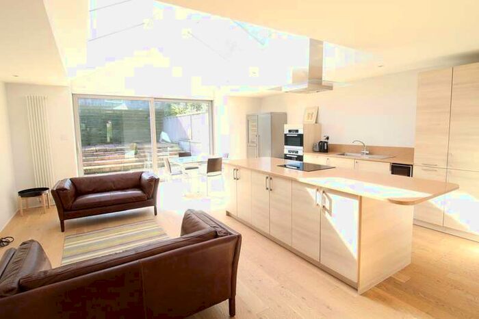 3 Bedroom Terraced House To Rent In Rubislaw Den South, Aberdeen, AB15