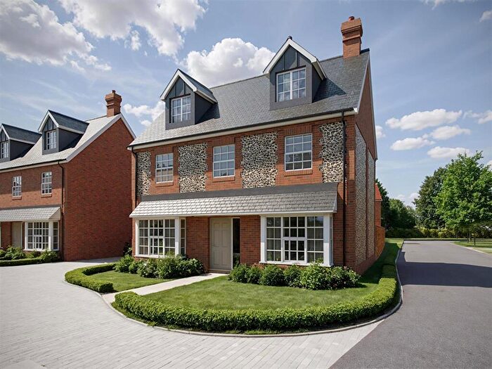 4 Bedroom Detached House For Sale In The Lakes, Swanmore, SO32