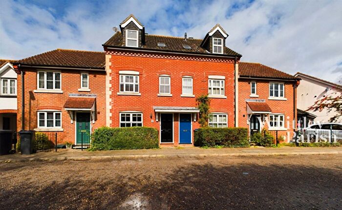 3 Bedroom Town House For Sale In Wheatfield Way, Long Stratton, Norwich, NR15