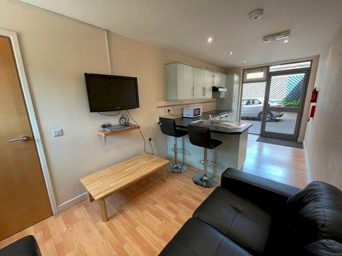 4 Bedroom Apartment To Rent In Montgomery Place, S6