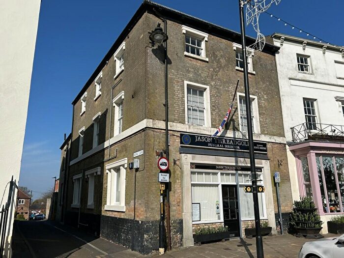 2 Bedroom Flat To Rent In Bank Lane, Caistor, LN7