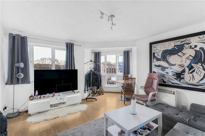 2 Bedroom Flat To Rent In Windsock Close, London, SE16