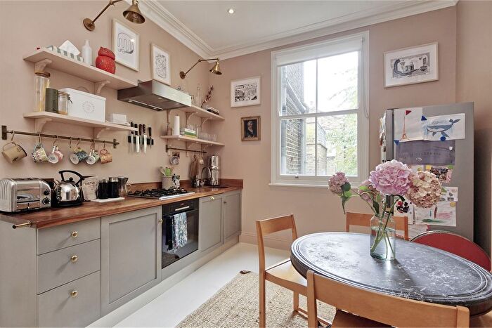 3 Bedroom Flat To Rent In St Michael's Gardens, W10