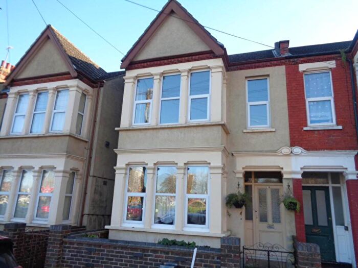 3 Bedroom Flat To Rent In Whitegate Road, Southend On Sea, SS1