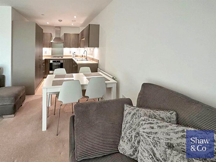 1 Bedroom Flat For Sale In Mayfair Court, Hunting Place, Heston, TW5