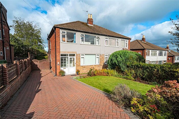 3 Bedroom Semi Detached House For Sale In Primley Park Mount, Leeds, West Yorkshire, LS17