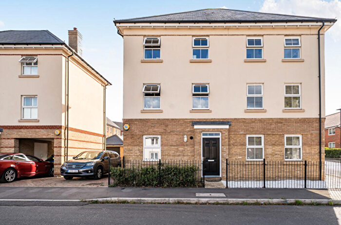 3 Bedroom Semi-Detached House For Sale In West Hope Grant's Road, Wellesley, Aldershot, Hampshire, GU11