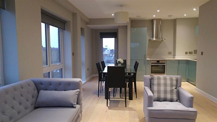 2 Bedroom Flat To Rent In Ladbroke Grove, North Kensington, London, W10