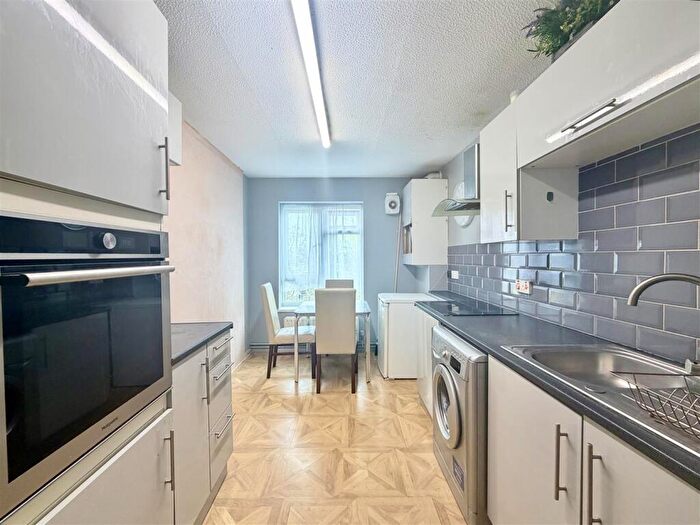 2 Bedroom Apartment To Rent In Taylifers, Harlow, CM19