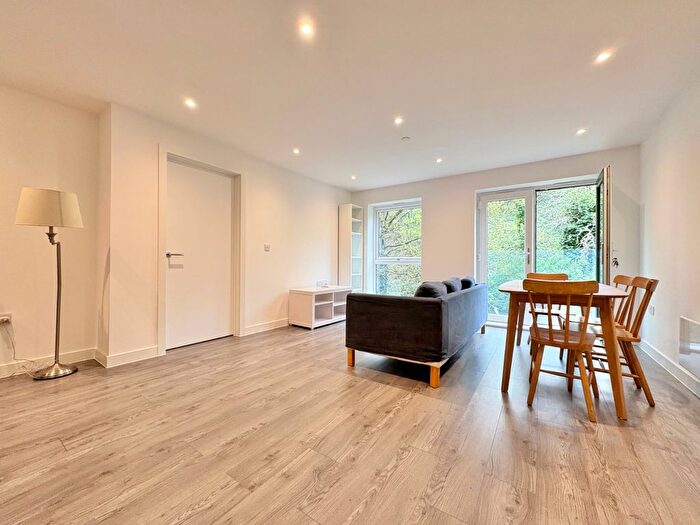 2 Bedroom Flat To Rent In Willow Road, Burley, Leeds, LS4