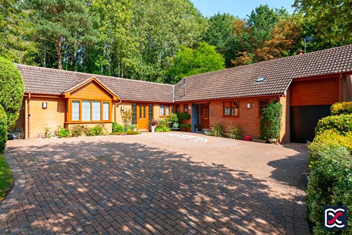 4 Bedroom Detached Bungalow For Sale In Tall Trees Close, Northampton, Northamptonshire, NN4