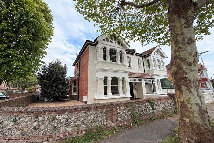 1 Bedroom Flat To Rent In Warwick Gardens, Worthing, BN11