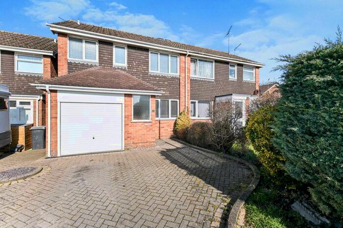 3 Bedroom Semi-Detached House To Rent In Yew Tree Gardens, Waterlooville, PO7