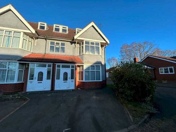 2 Bedroom Flat To Rent In Harriet House, Spies Lane, Halesowen, West Midlands, B62