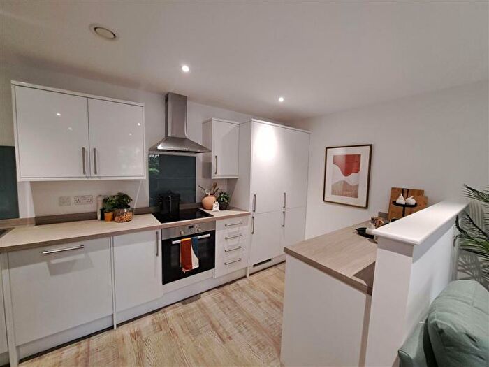 2 Bedroom Apartment To Rent In Queensway, Southampton, Hampshire, SO14